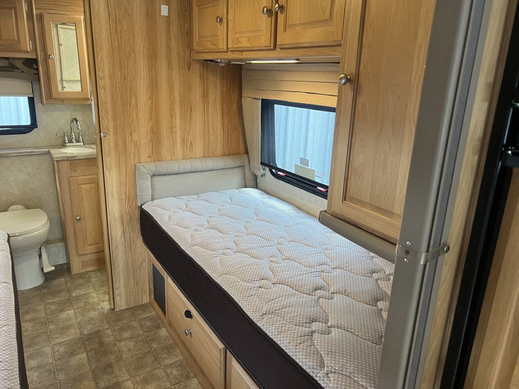 Used 2017 Ford E-450 and Econoline 450 Super Duty w/ Motorhome Prep Package image 88