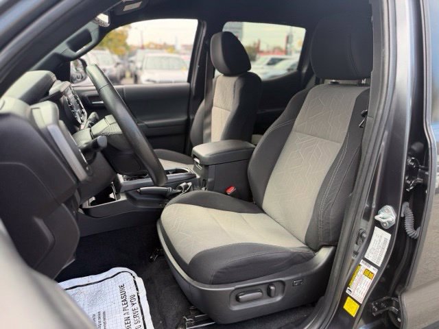 Used 2022 Toyota Tacoma TRD Sport AWD/4WD image 11