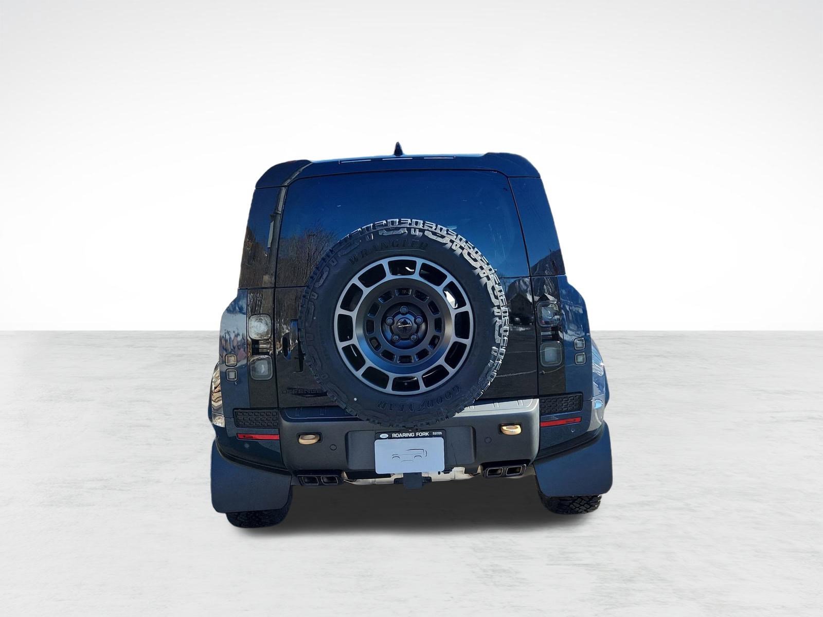 New 2026 Land Rover Defender 110 OCTA image 9