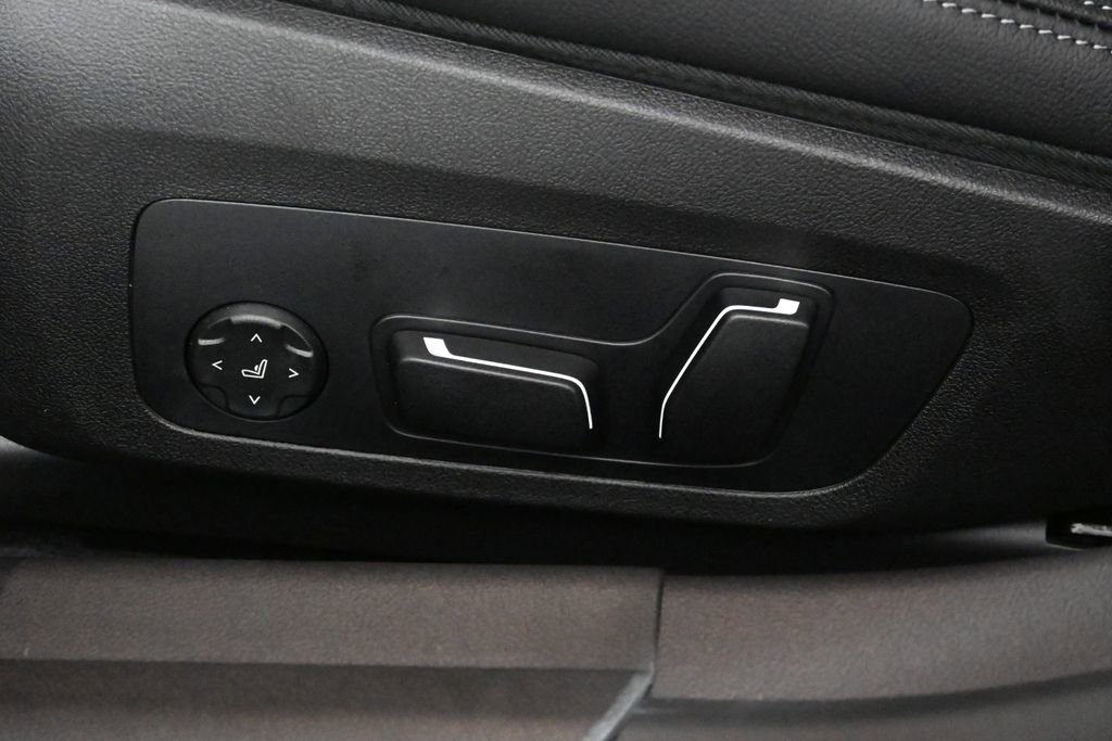 Used 2026 BMW 330i xDrive Sedan w/ Convenience Package image 28