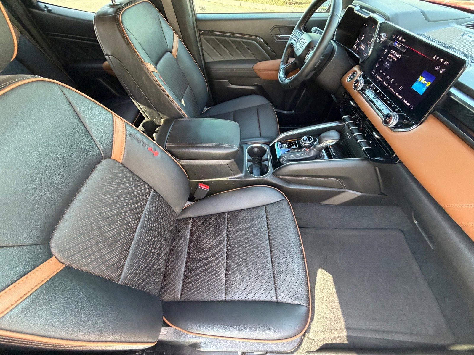 Used 2025 GMC Canyon AT4 w/ Technology Plus Package AWD/4WD image 10