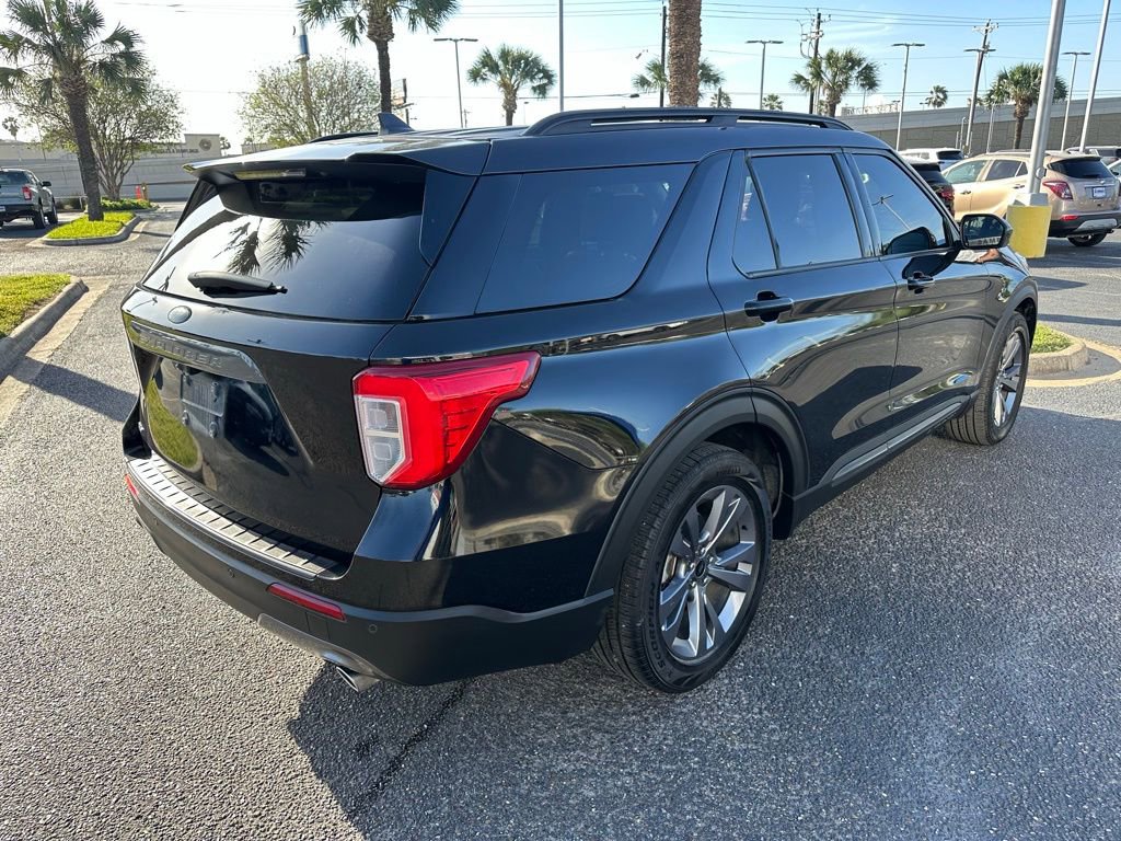 Certified 2022 Ford Explorer XLT w/ Equipment Group 202A RWD image 6