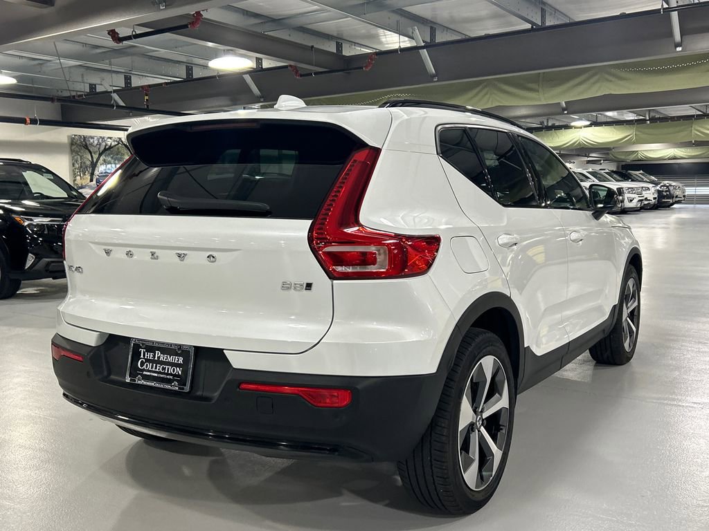 Certified 2023 Volvo XC40 B5 Plus image 2