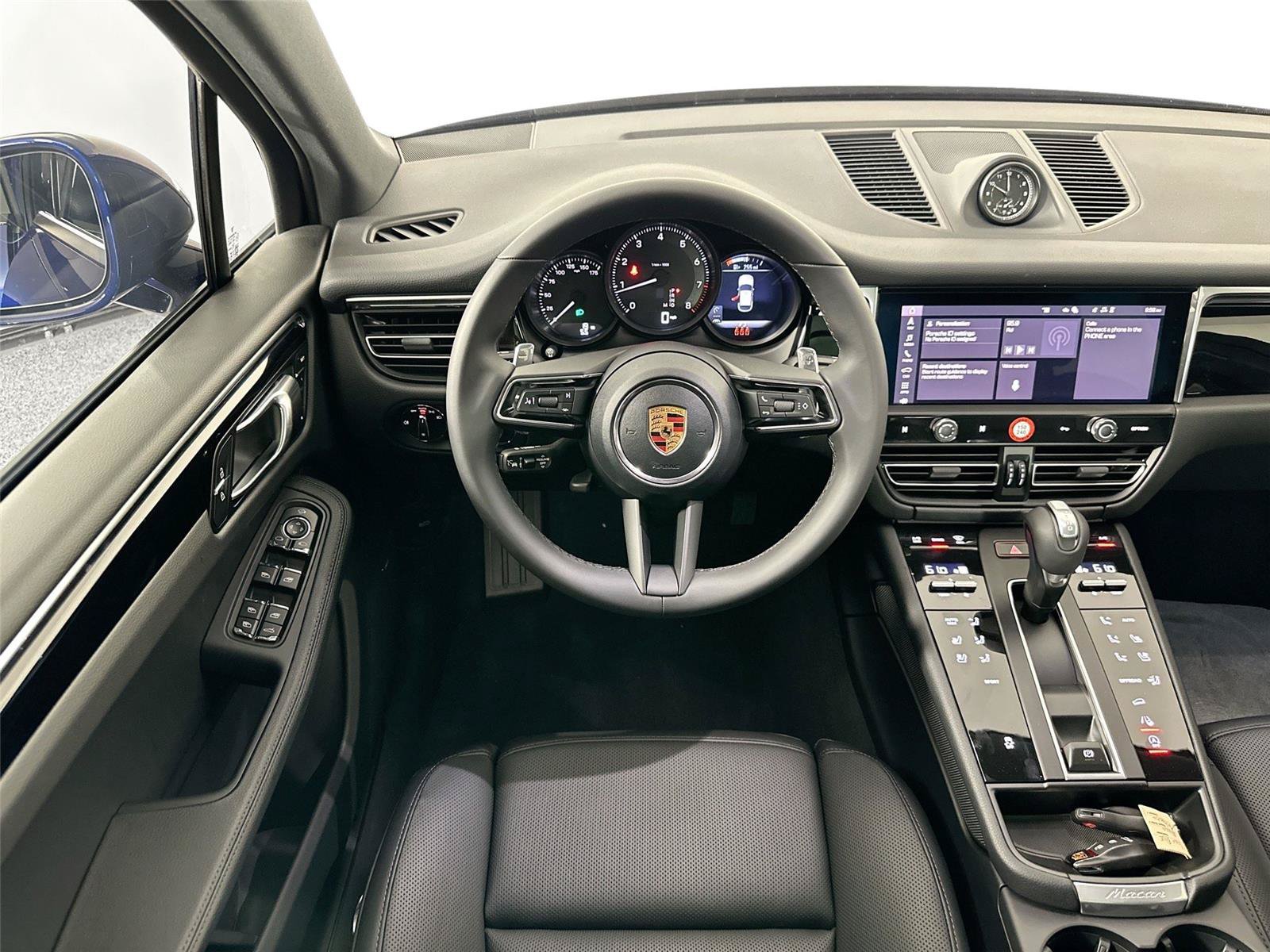Certified 2026 Porsche Macan Turbo AWD/4WD image 18