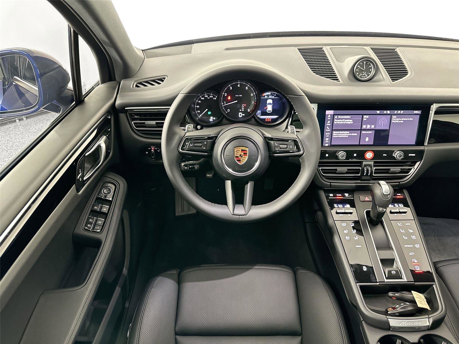 Certified 2026 Porsche Macan Turbo AWD/4WD image 18