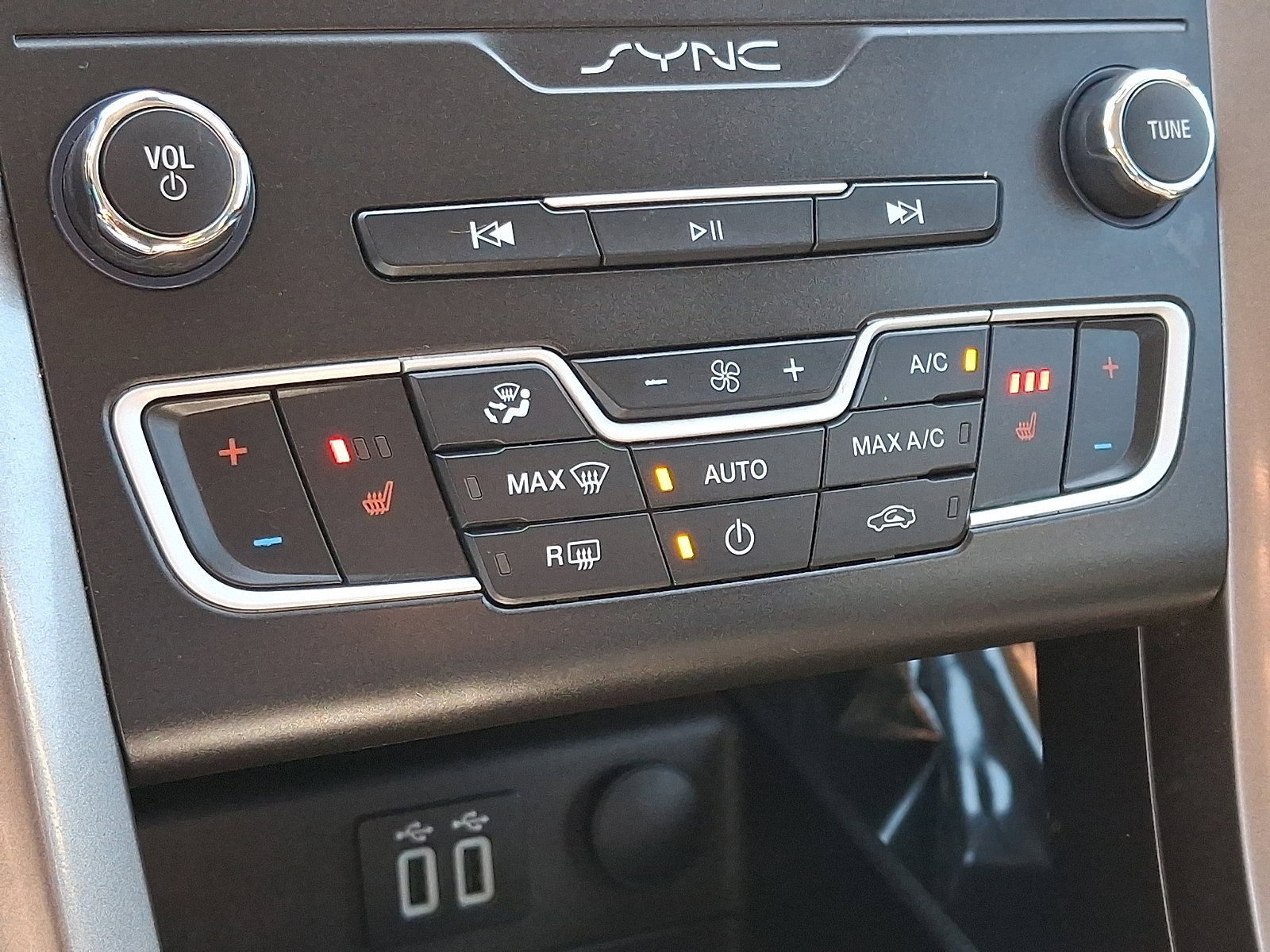 Used 2019 Ford Fusion SEL image 15