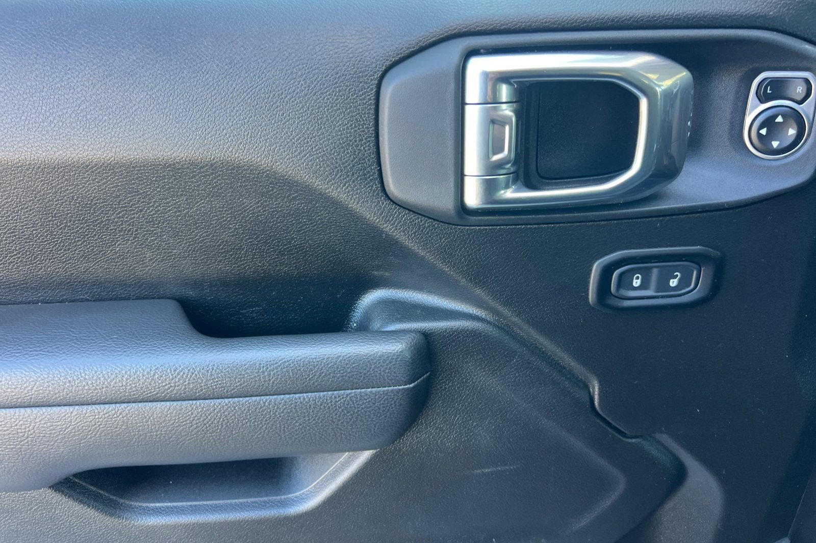 Used 2025 Jeep Wrangler Unlimited Sport S 4xe AWD/4WD image 11