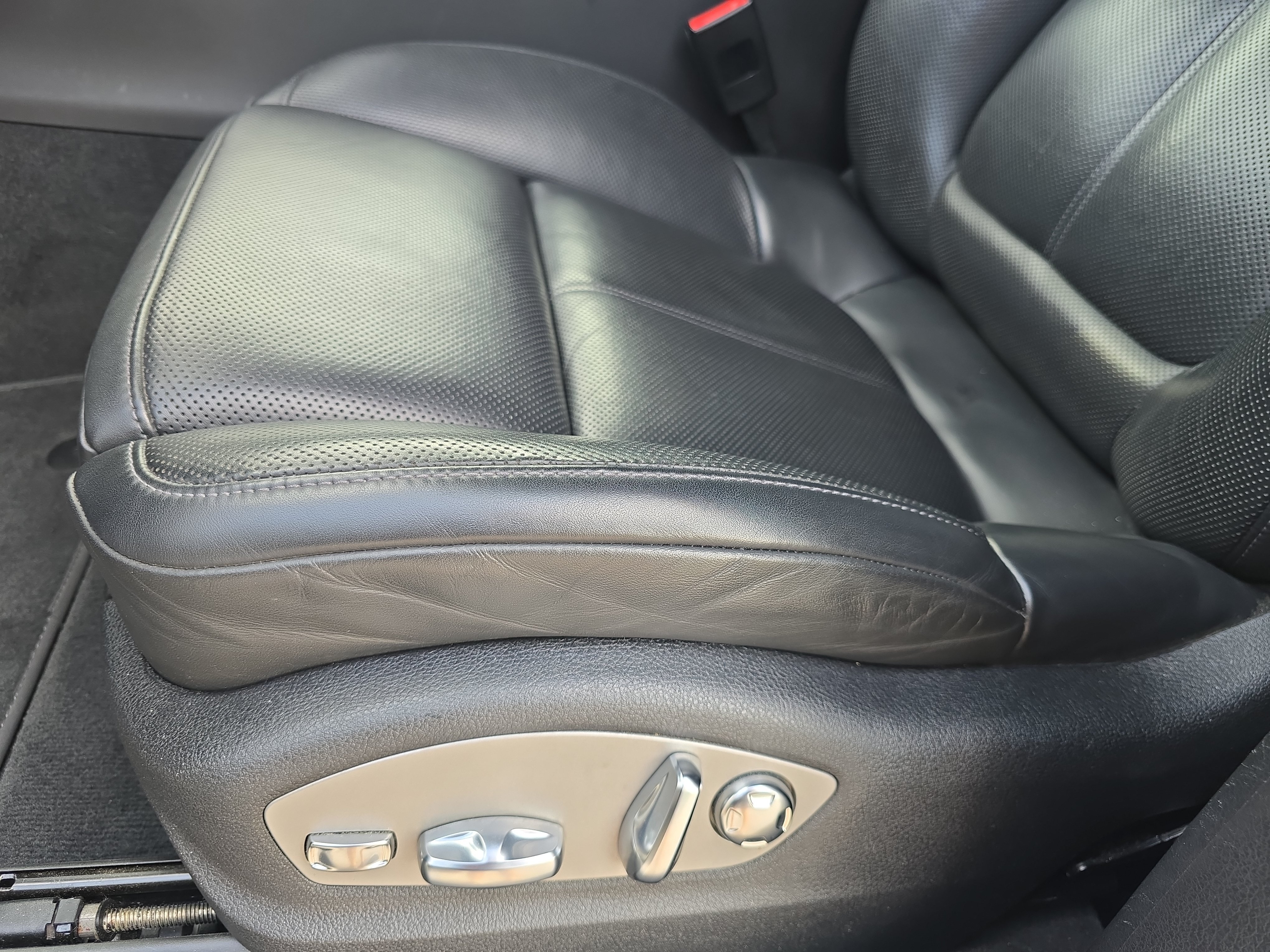 Used 2022 Porsche Macan AWD/4WD image 29