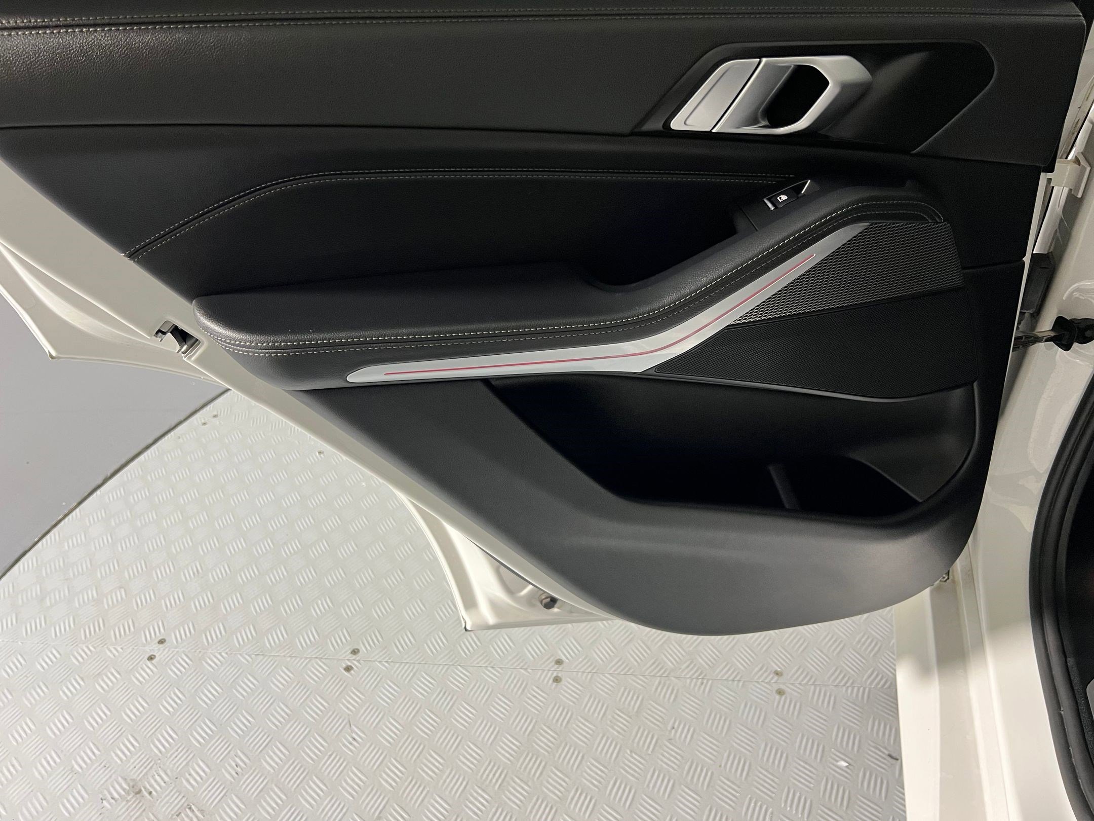 Used 2022 BMW X5 xDrive40i w/ M Sport Package image 21