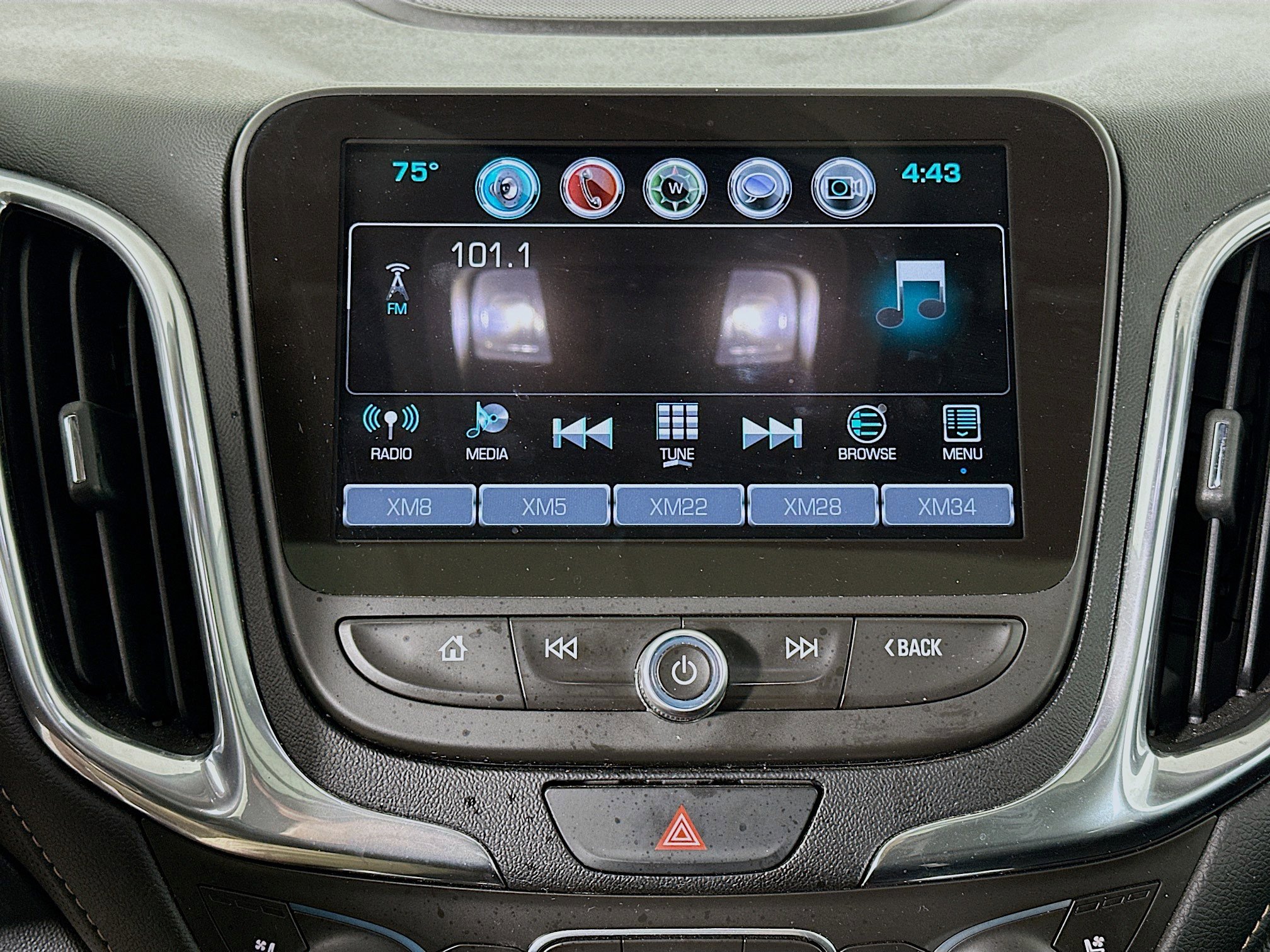 Used 2018 Chevrolet Equinox Premier FWD image 21