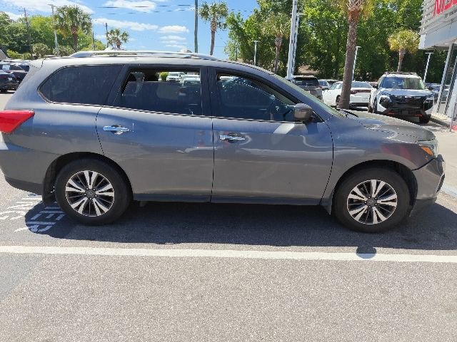 Used 2017 Nissan Pathfinder SV image 4