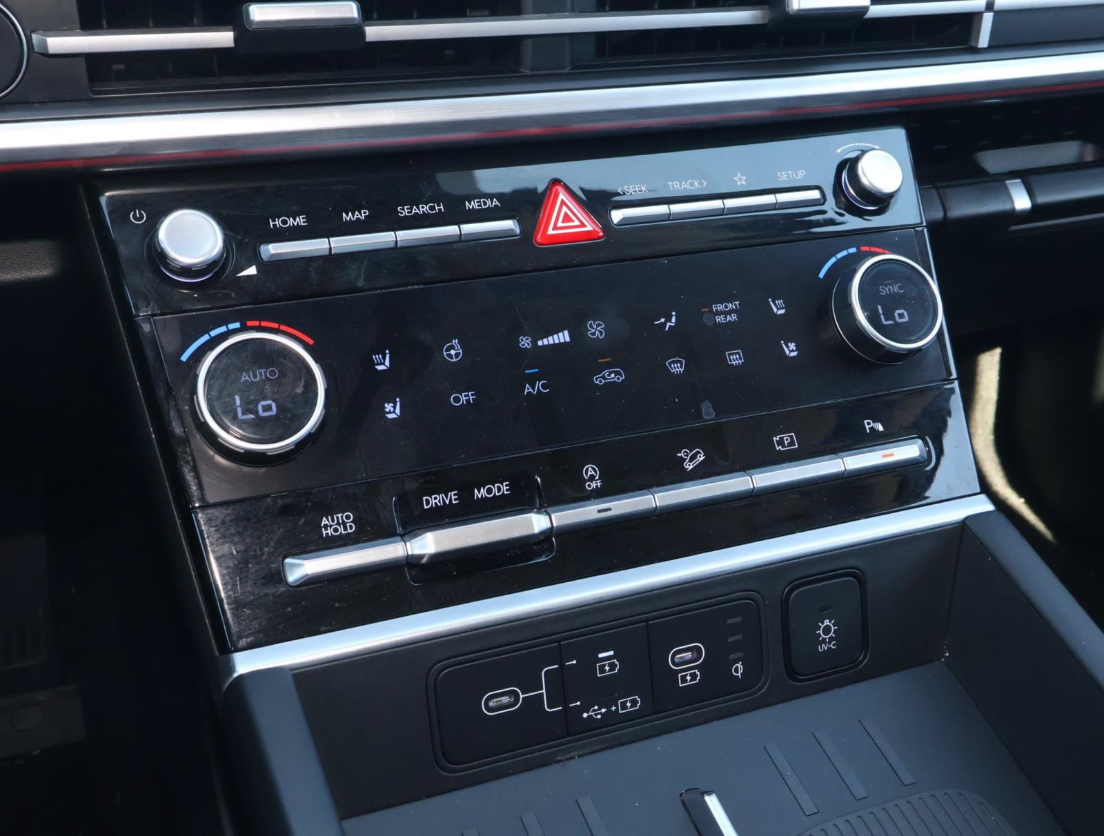 Used 2025 Hyundai Santa Fe Limited FWD image 25