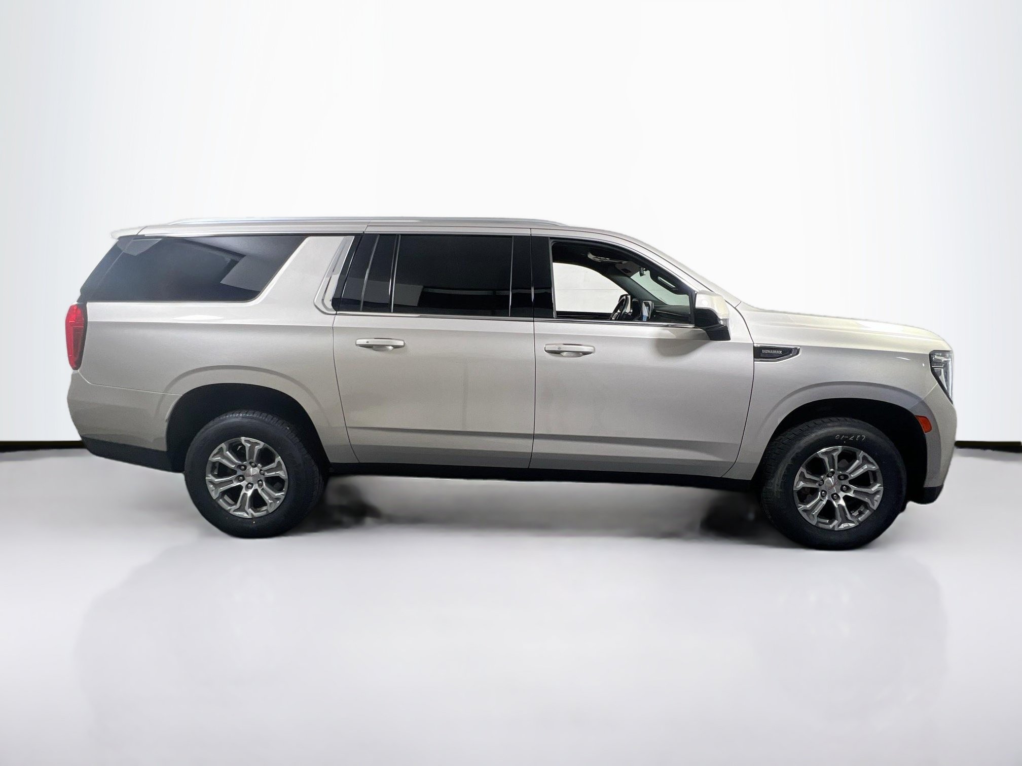 Used 2022 GMC Yukon XL SLE AWD/4WD image 4
