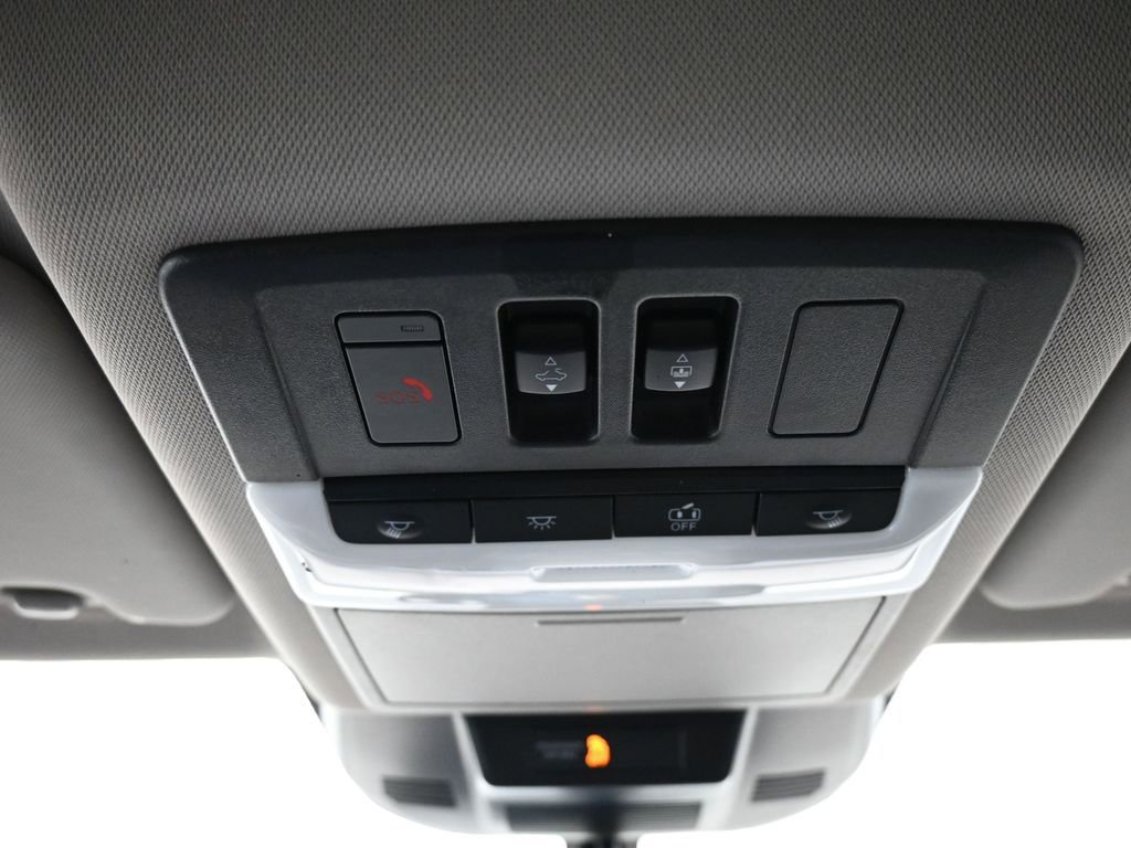 Used 2023 Nissan Rogue SL w/ SL Premium Package image 17