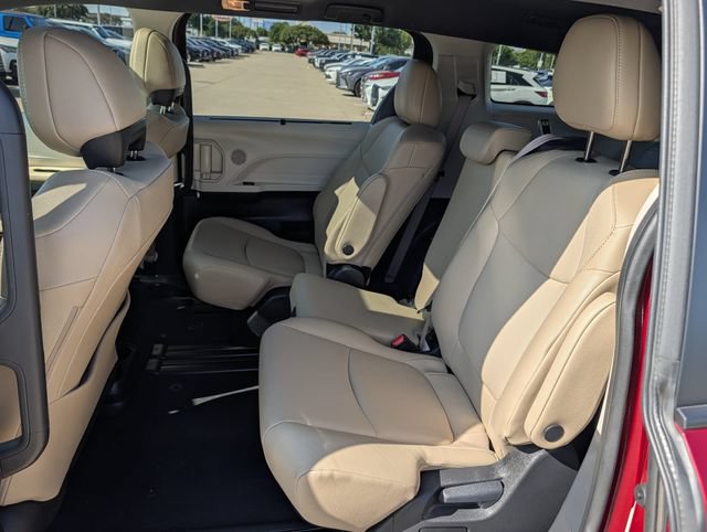 Certified 2023 Toyota Sienna XLE FWD image 27
