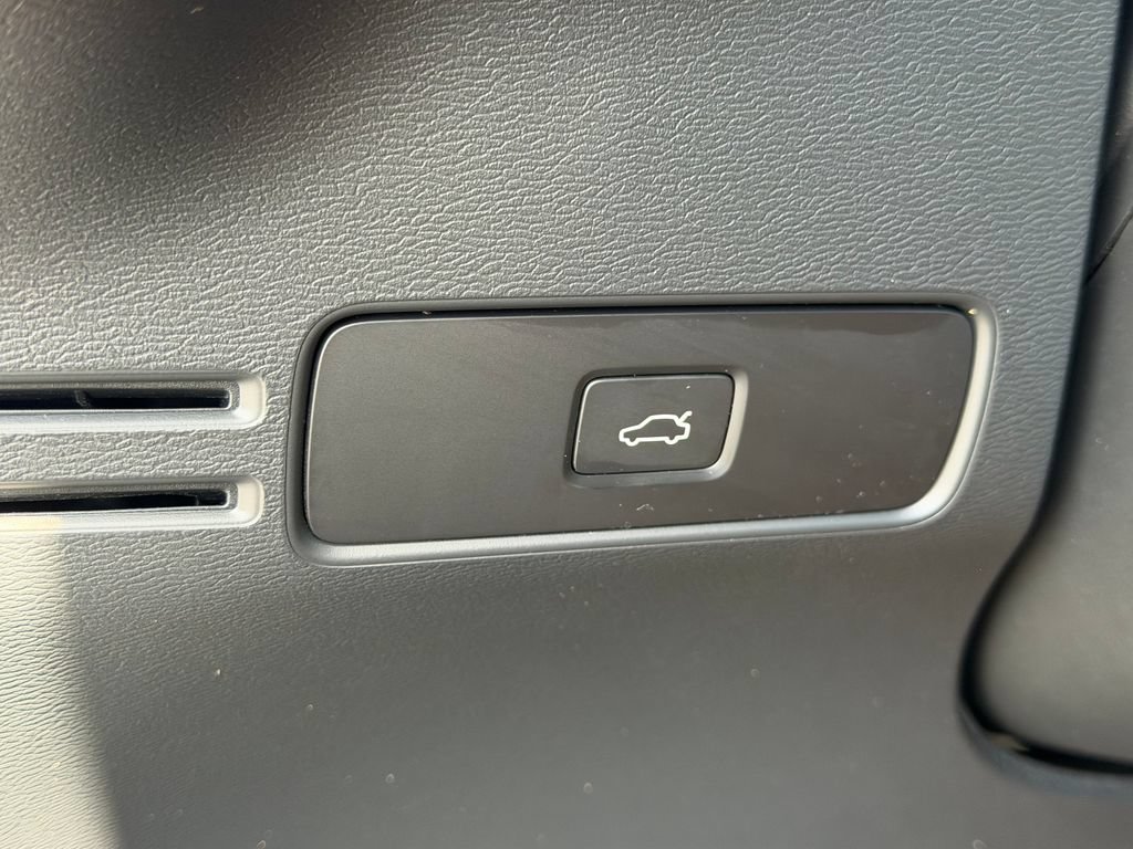 Certified 2023 Volvo C40 P8 Recharge Plus w/ Climate Package AWD/4WD image 39