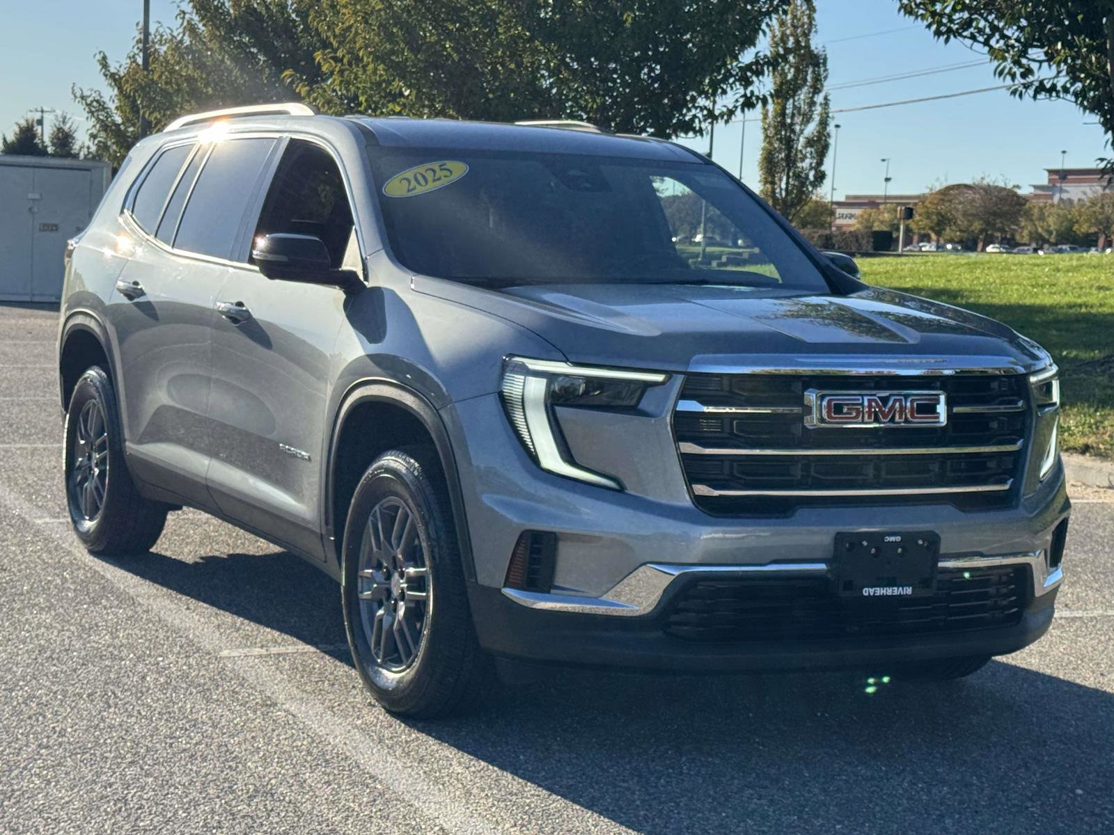 Used 2025 GMC Acadia Elevation image 2