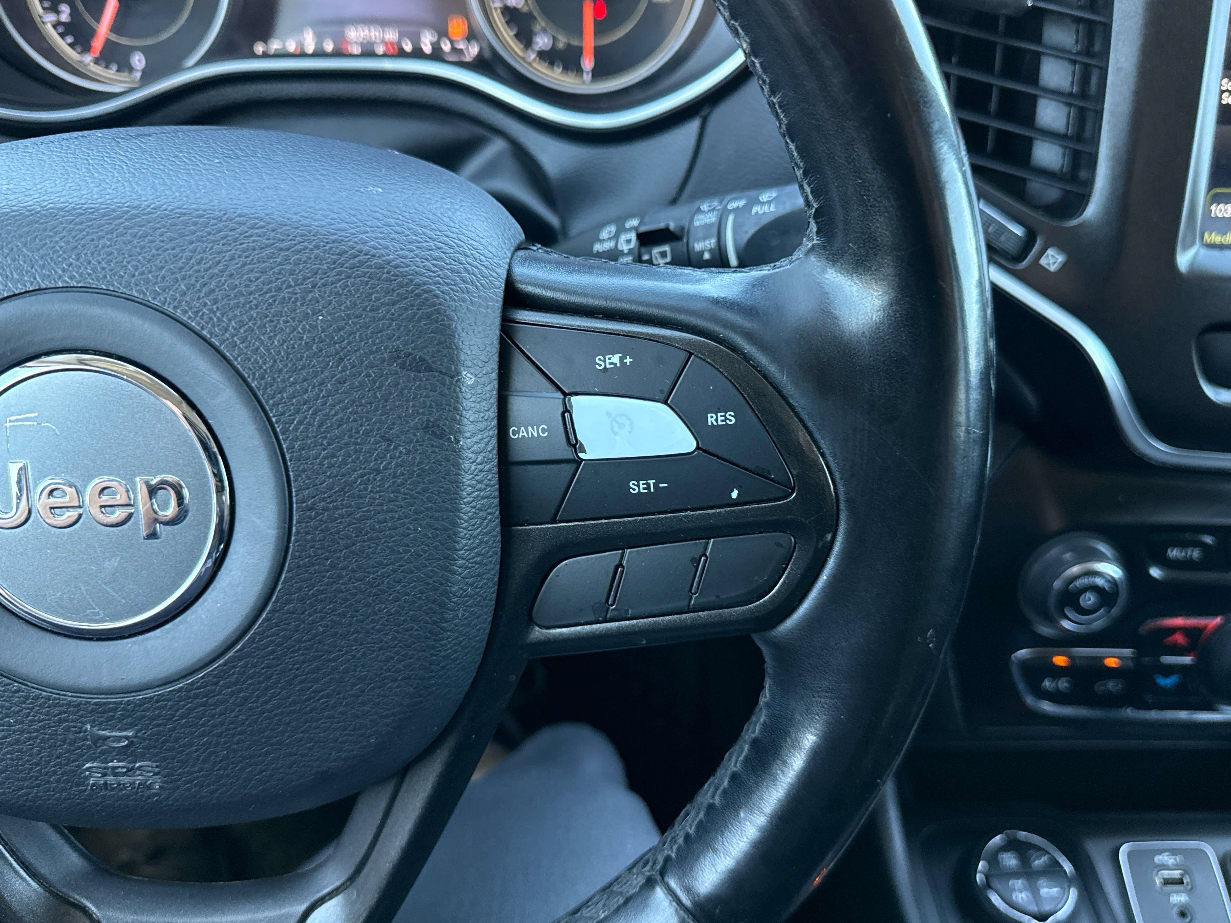 Used 2020 Jeep Cherokee Trailhawk w/ Comfort/Convenience Group AWD/4WD image 21