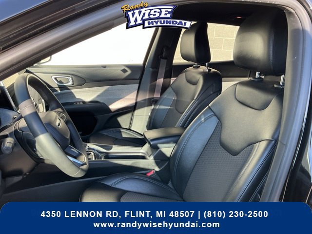 Used 2024 Jeep Compass Latitude AWD/4WD image 15