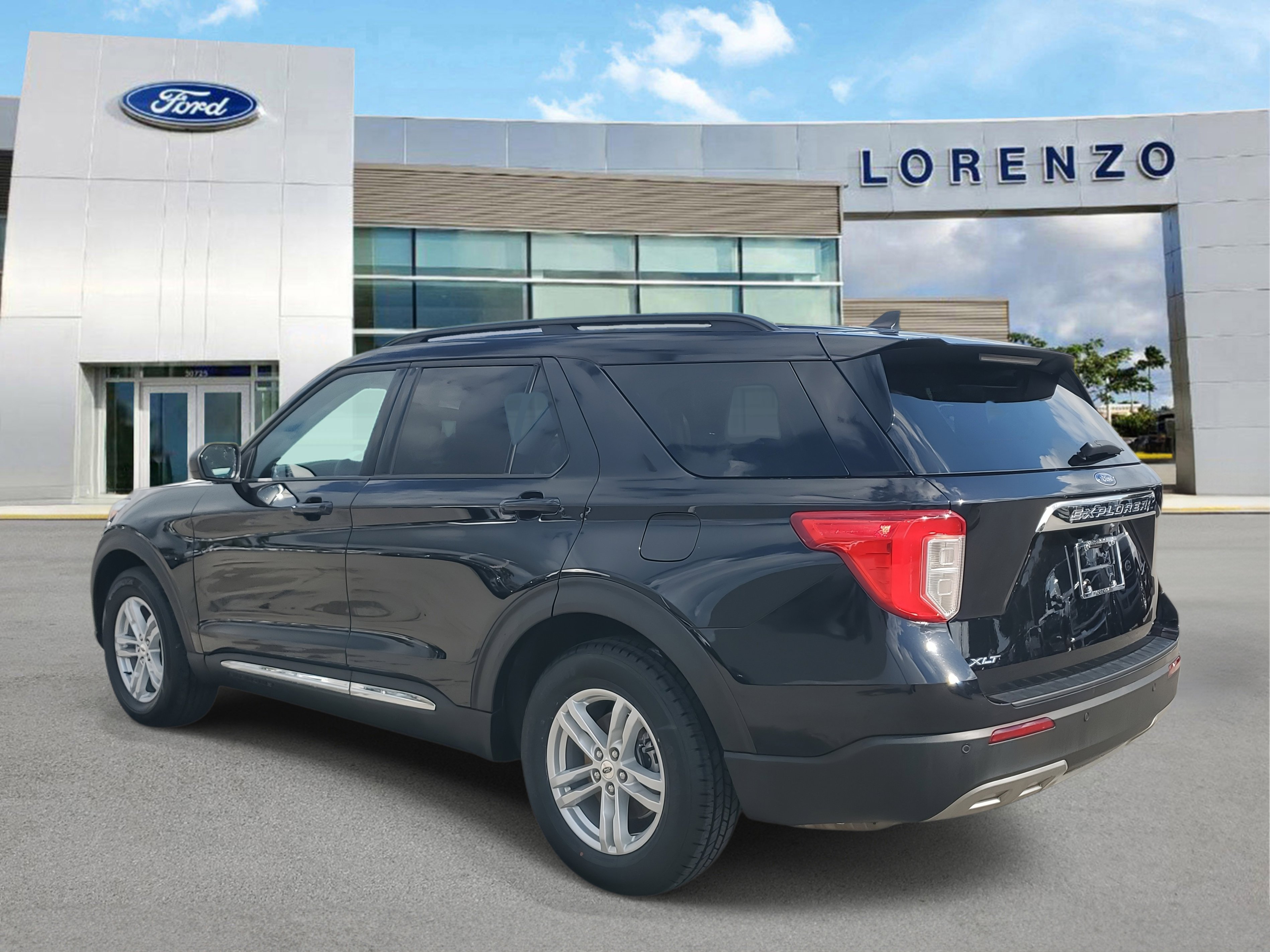 Used 2023 Ford Explorer XLT w/ Equipment Group 202A image 8