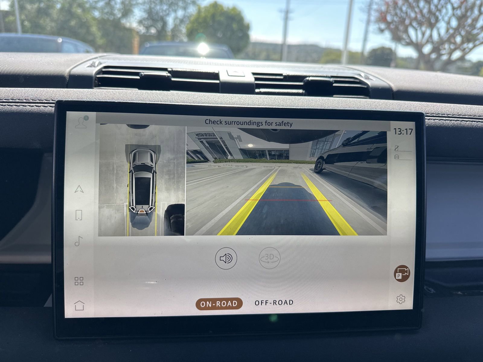 Used 2023 Land Rover Defender 130 X-Dynamic SE image 17