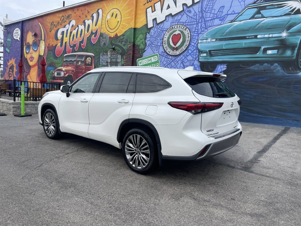 Used 2021 Toyota Highlander Platinum AWD/4WD image 3