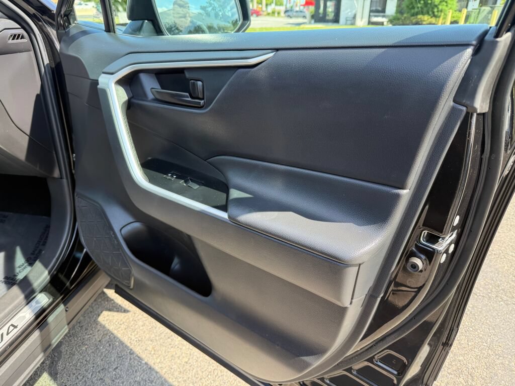 Used 2023 Toyota RAV4 LE AWD/4WD image 26