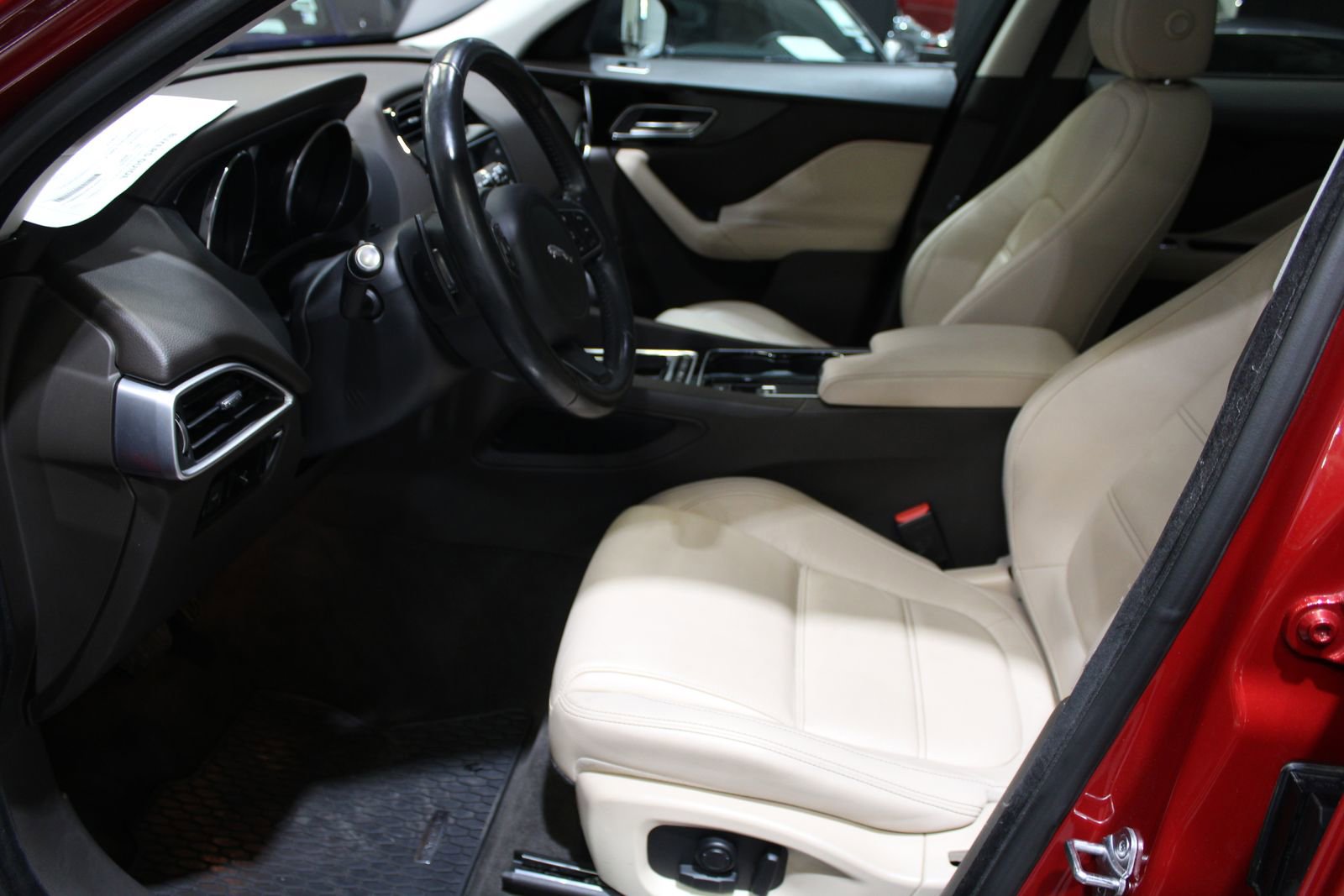 Used 2017 Jaguar F-PACE Prestige image 23