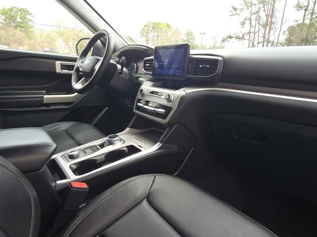 Used 2023 Ford Explorer XLT w/ Equipment Group 202A AWD/4WD image 24