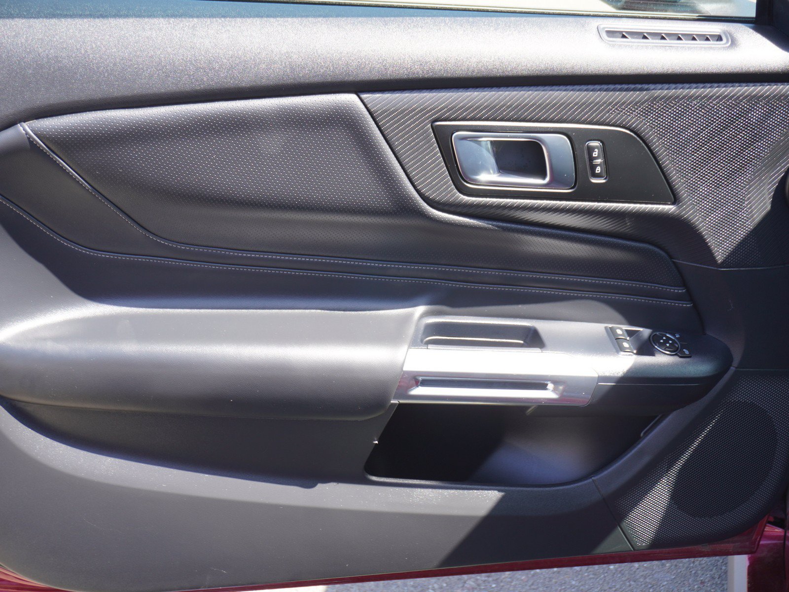 Used 2025 Ford Mustang Premium RWD image 10