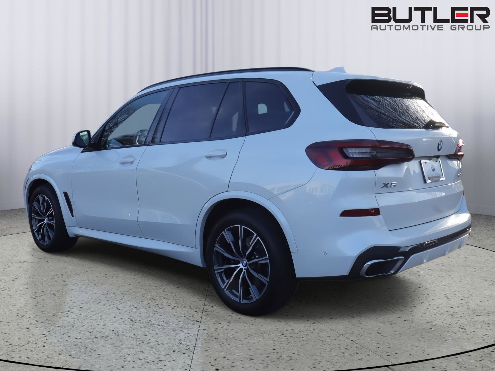Used 2022 BMW X5 xDrive40i w/ M Sport Package image 5