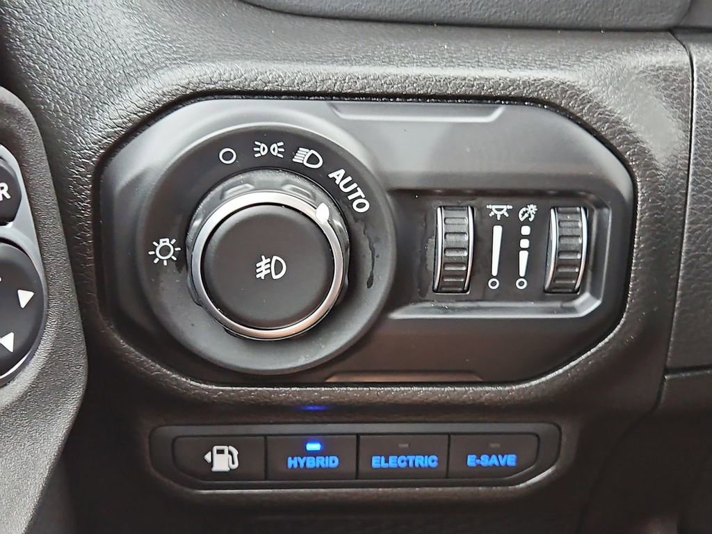 Used 2021 Jeep Wrangler Unlimited Sahara w/ Cold Weather Group image 18