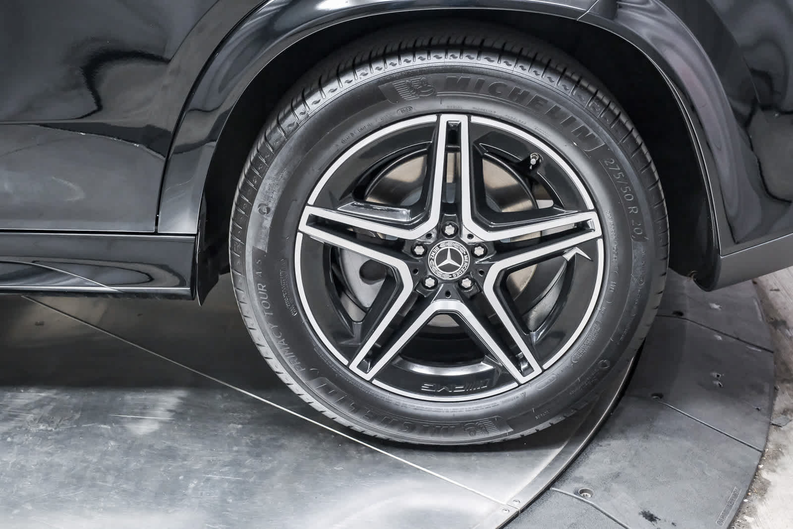 Certified 2025 Mercedes-Benz GLE 350 4MATIC w/ AMG Line Exterior image 9