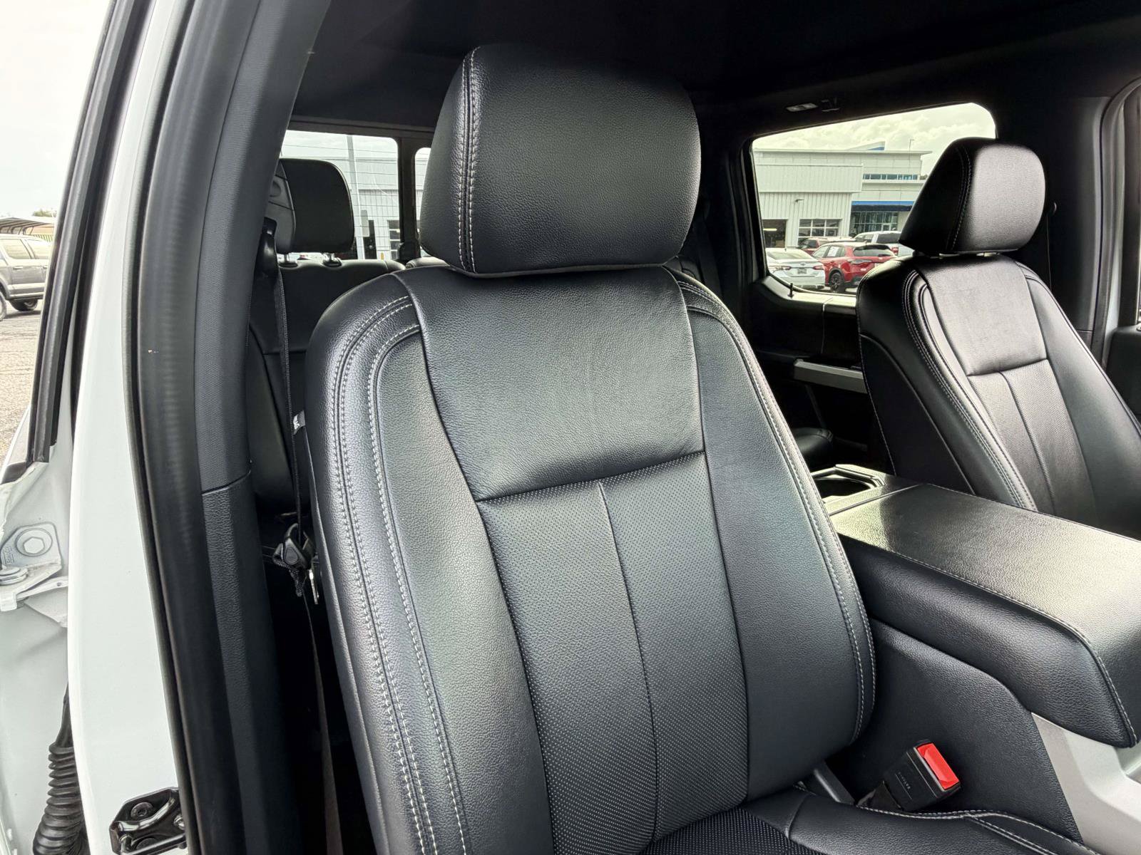 Used 2022 Ford F350 Lariat w/ Black Appearance Package AWD/4WD image 29