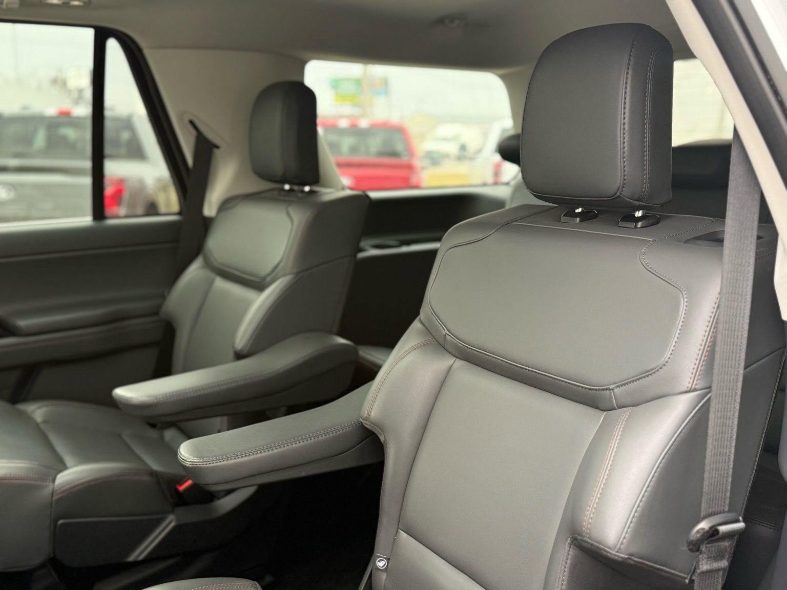 Used 2025 Ford Expedition Active image 10