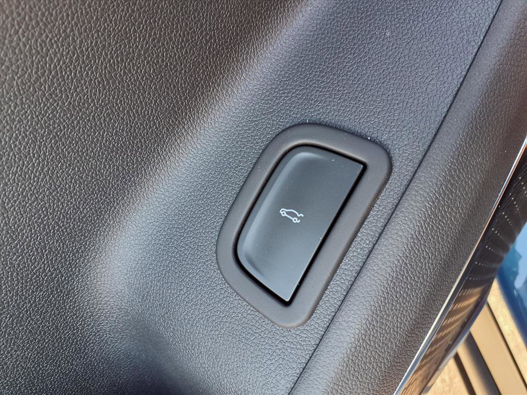 New 2026 Chevrolet Traverse LT w/ Enhanced Driving Package image 18