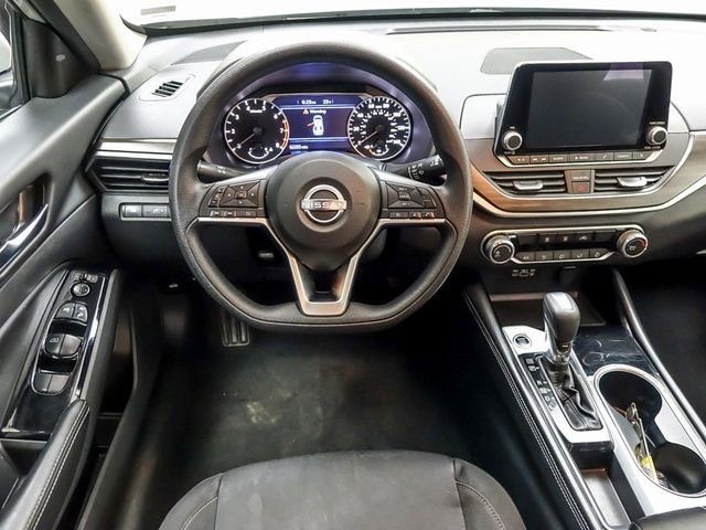 Used 2023 Nissan Altima 2.5 SV image 12