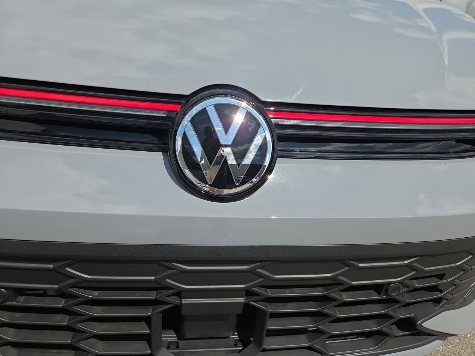 New 2026 Volkswagen GTI SE FWD image 16