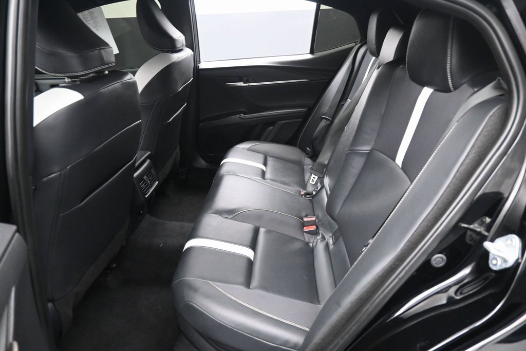 Used 2025 Toyota Camry SE image 33