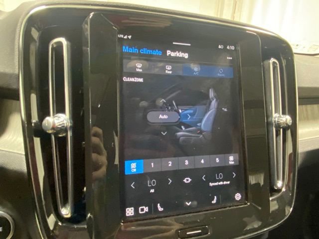 Used 2025 Volvo XC40 B5 Plus image 23