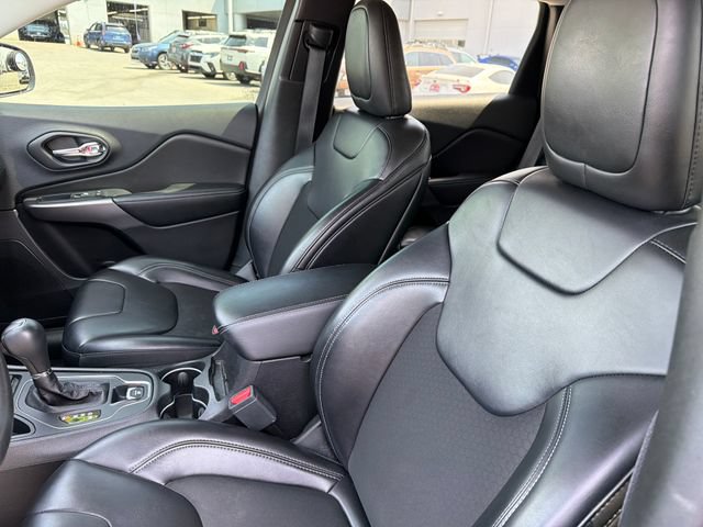 Used 2019 Jeep Cherokee Latitude Plus FWD image 19