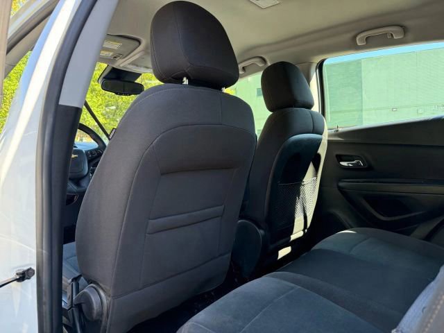 Used 2018 Chevrolet Trax LS image 23