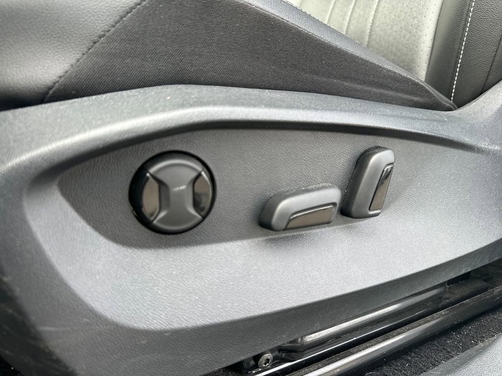 Used 2022 Volkswagen Tiguan SE AWD/4WD image 4