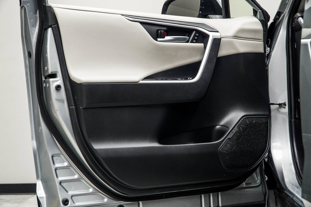 Used 2019 Toyota RAV4 Limited image 31