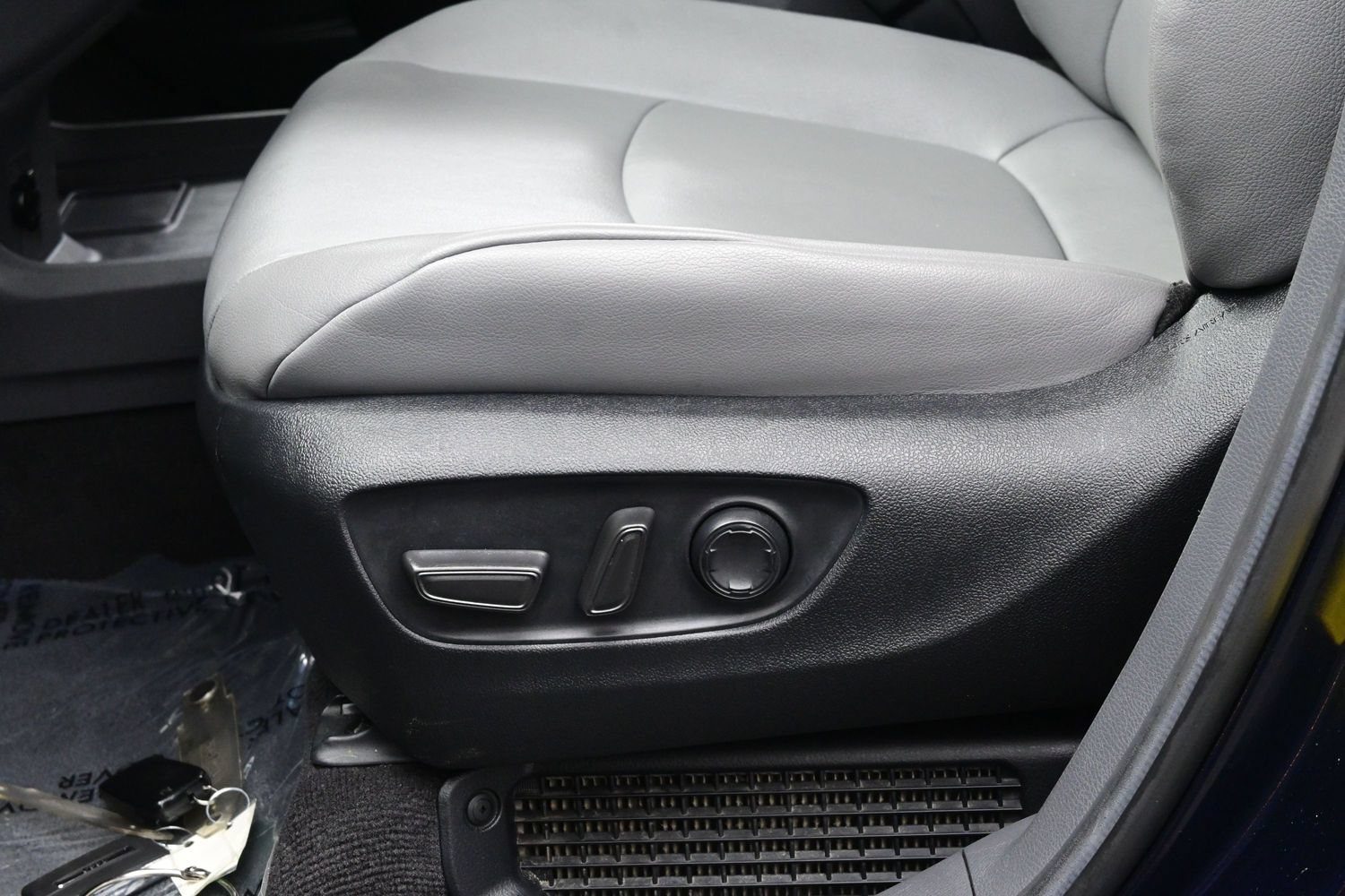 Used 2024 Toyota Sienna XLE FWD image 11