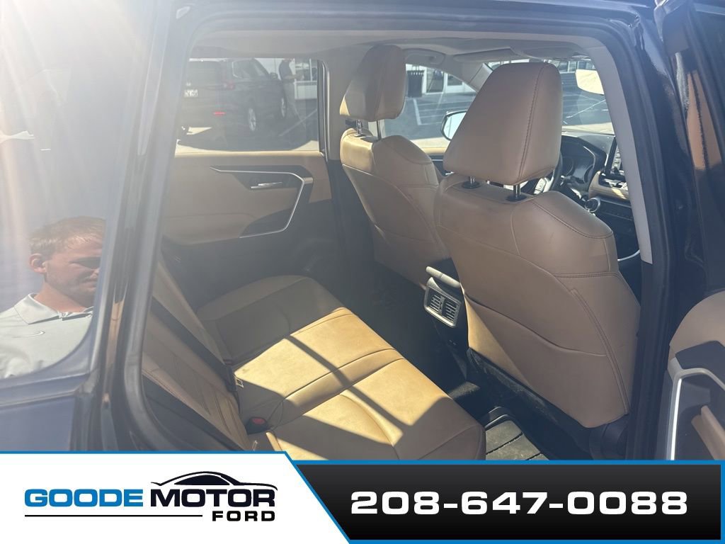 Used 2021 Toyota RAV4 XLE Premium AWD/4WD image 15