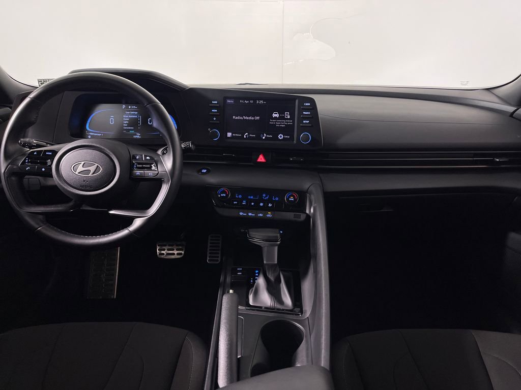 Certified 2025 Hyundai Elantra Sport image 14