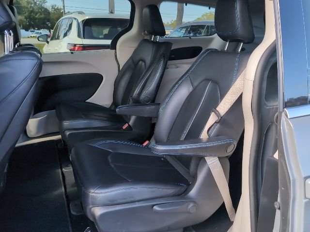 Used 2021 Chrysler Pacifica Touring-L w/ Uconnect Theater Family Group image 24