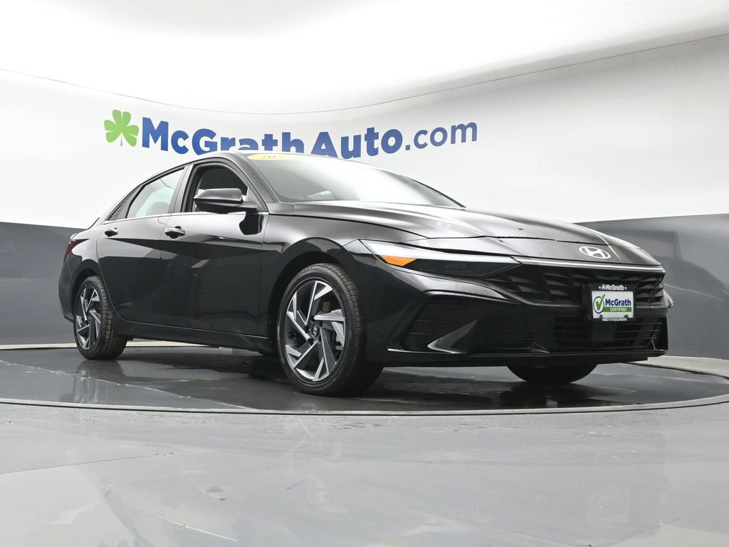 Used 2025 Hyundai Elantra Limited image 24