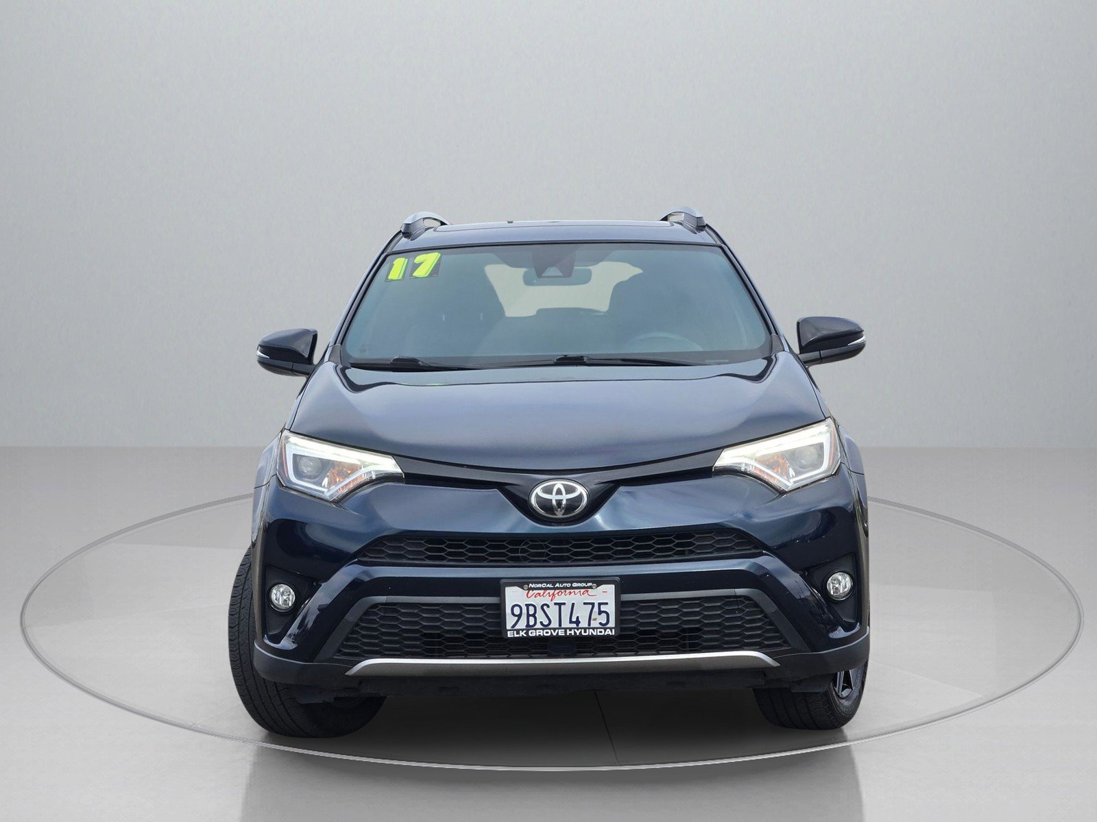 Used 2017 Toyota RAV4 SE image 2